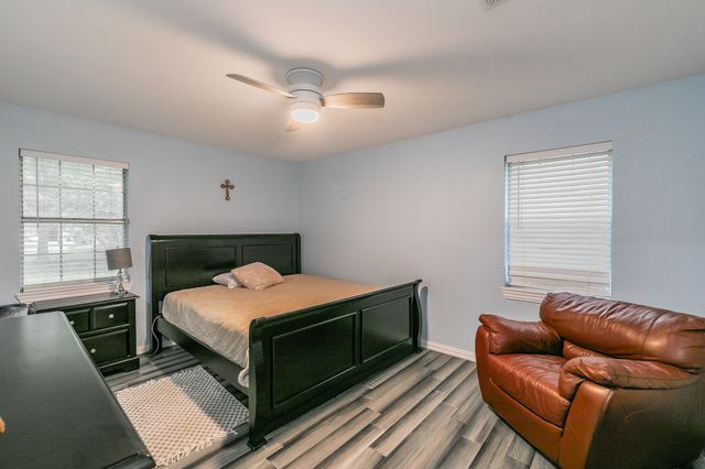 904 Sherman St, Tioga, TX 76271