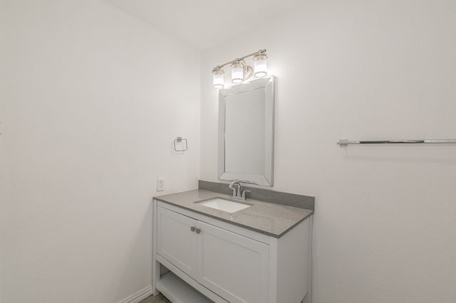 904 Sherman St, Tioga, TX 76271