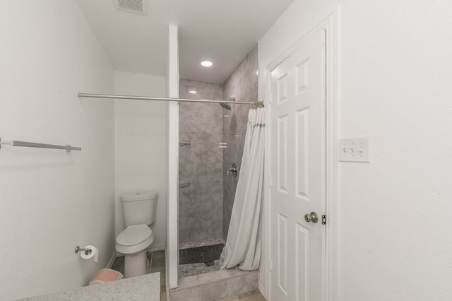 904 Sherman St, Tioga, TX 76271