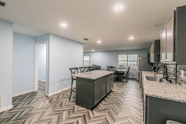 904 Sherman St, Tioga, TX 76271