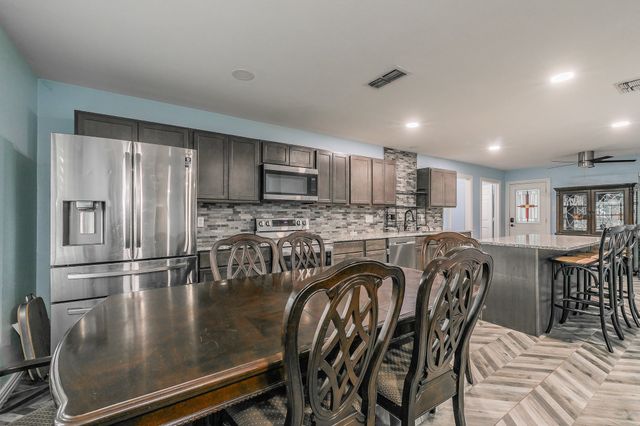 904 Sherman St, Tioga, TX 76271