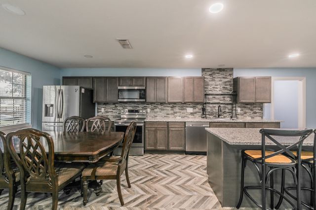 904 Sherman St, Tioga, TX 76271