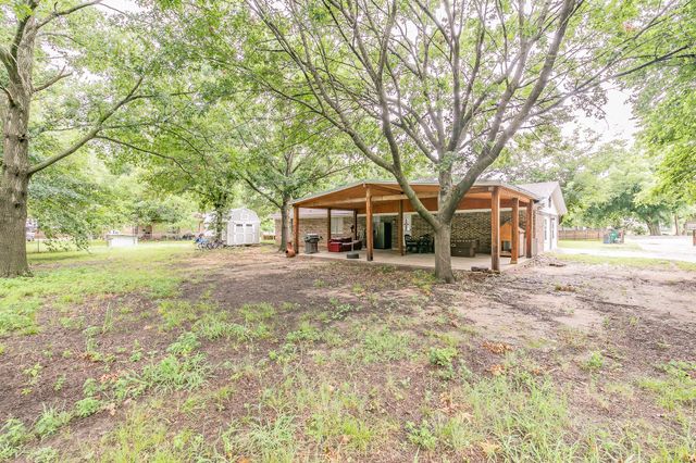 904 Sherman St, Tioga, TX 76271