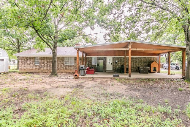 904 Sherman St, Tioga, TX 76271