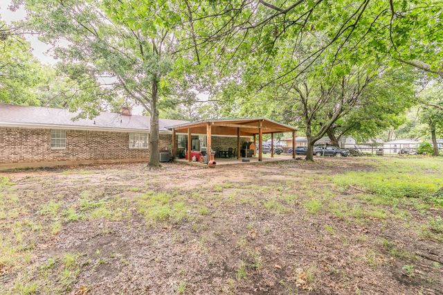 904 Sherman St, Tioga, TX 76271