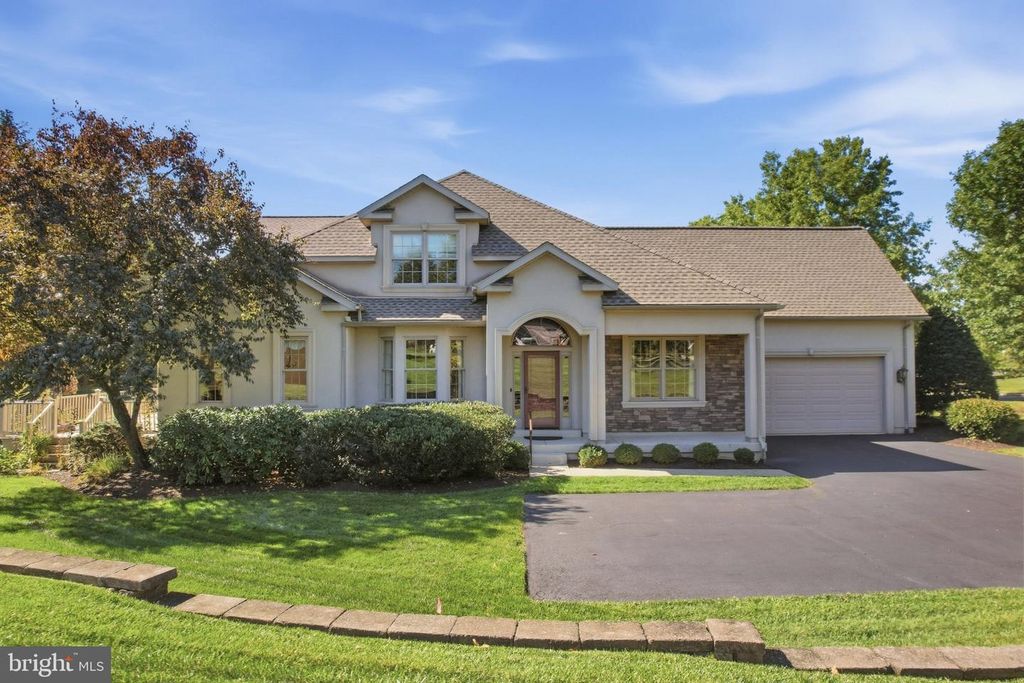 199 COUNTRY CLUB DR, Telford, PA 18969 — exterior