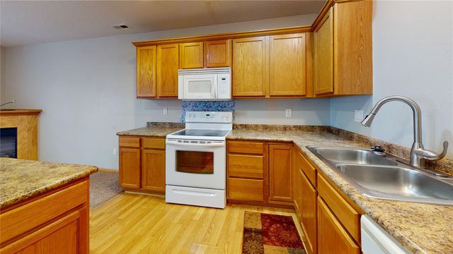 1137 Blackstone Lane, Pleasant Hill, IA 50327