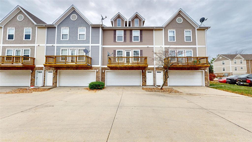 1137 Blackstone Lane, Pleasant Hill, IA 50327