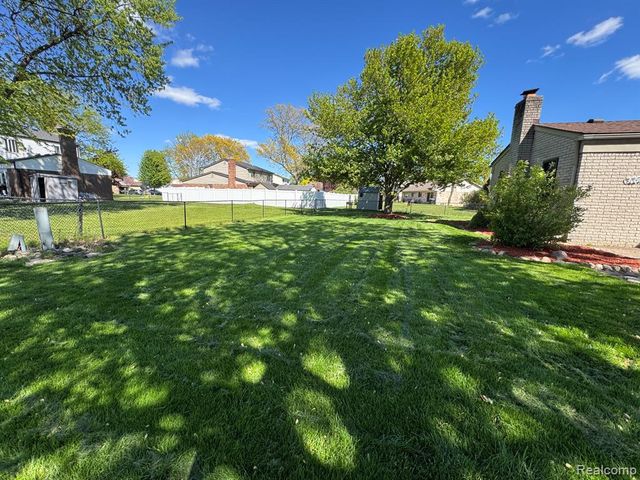 18229 Ash Creek Drive, Macomb, MI 48044