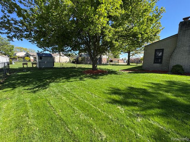 18229 Ash Creek Drive, Macomb, MI 48044