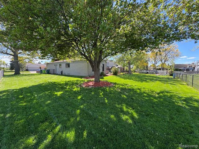 18229 Ash Creek Drive, Macomb, MI 48044