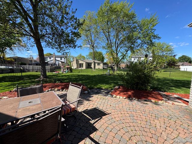 18229 Ash Creek Drive, Macomb, MI 48044