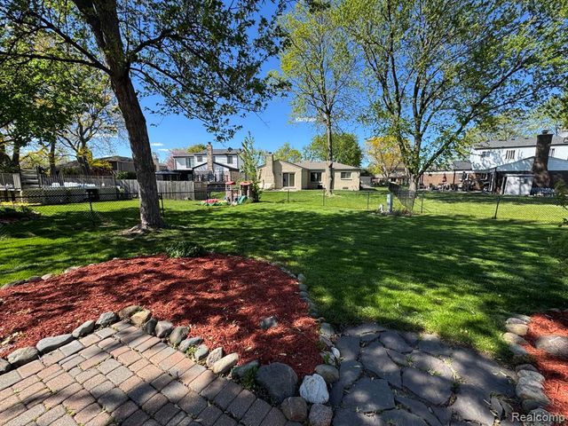 18229 Ash Creek Drive, Macomb, MI 48044