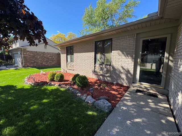 18229 Ash Creek Drive, Macomb, MI 48044