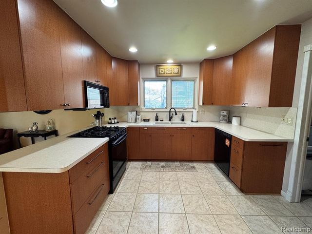 18229 Ash Creek Drive, Macomb, MI 48044