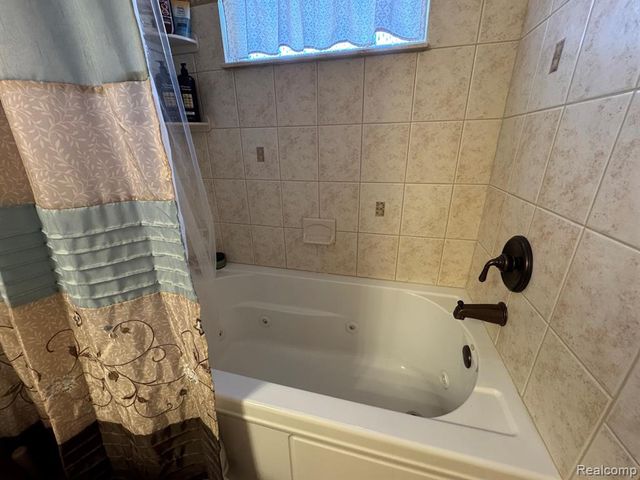18229 Ash Creek Drive, Macomb, MI 48044