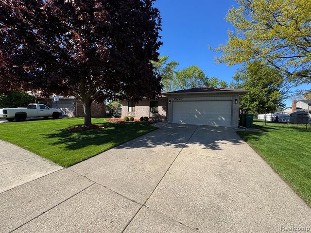 18229 Ash Creek Drive, Macomb, MI 48044