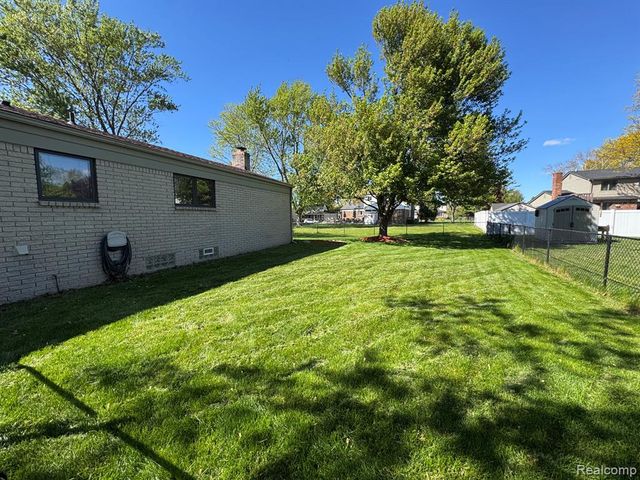18229 Ash Creek Drive, Macomb, MI 48044