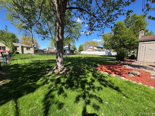18229 Ash Creek Drive, Macomb, MI 48044