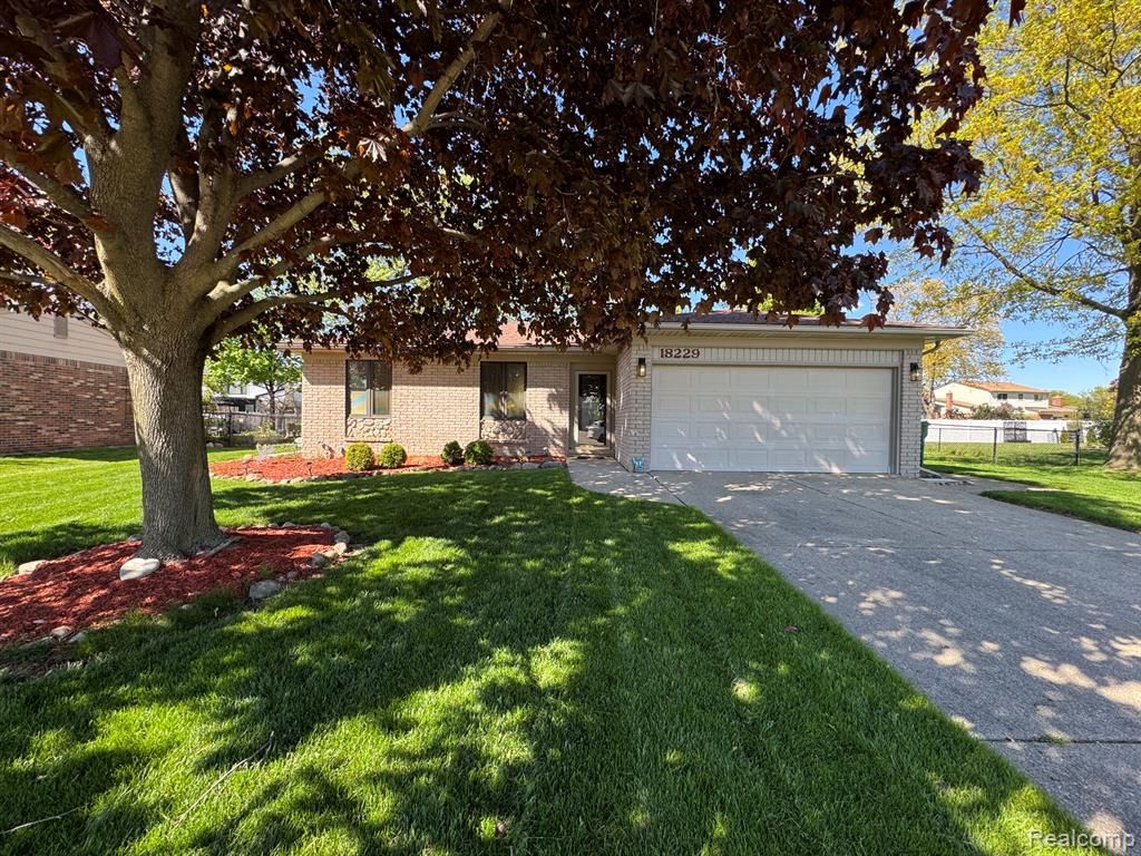18229 Ash Creek Drive, Macomb, MI 48044