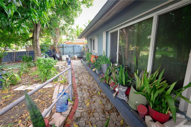 140 NE 17th Ct, Pompano Beach, FL 33060