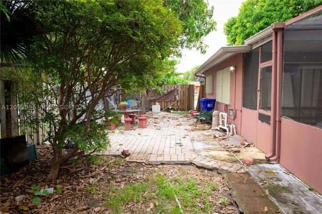 140 NE 17th Ct, Pompano Beach, FL 33060