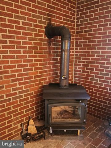 68 DAFFODIL DR, Manheim, PA 17545