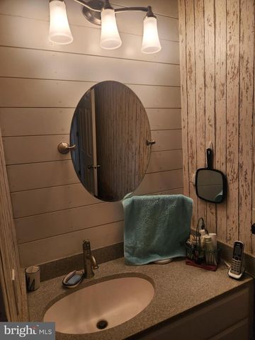 68 DAFFODIL DR, Manheim, PA 17545