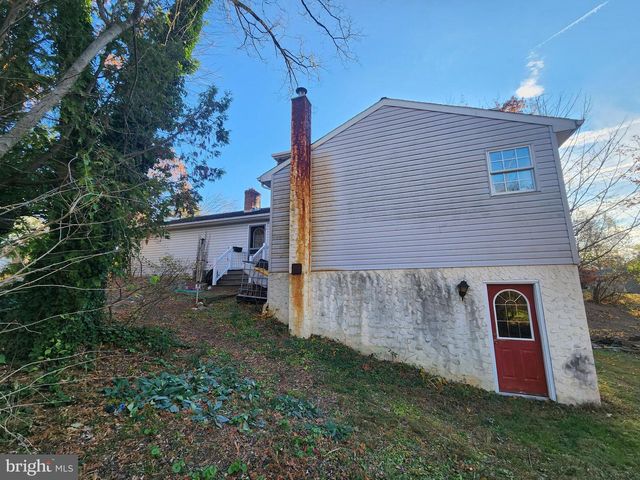 68 DAFFODIL DR, Manheim, PA 17545