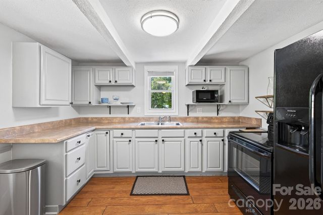 23 Maxwell Road, Asheville, NC 28805
