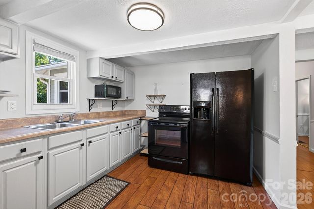 23 Maxwell Road, Asheville, NC 28805