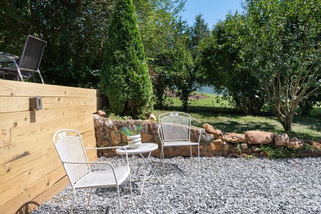 23 Maxwell Road, Asheville, NC 28805
