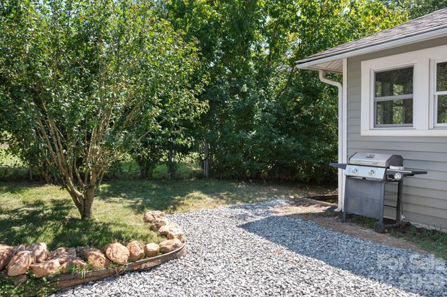 23 Maxwell Road, Asheville, NC 28805