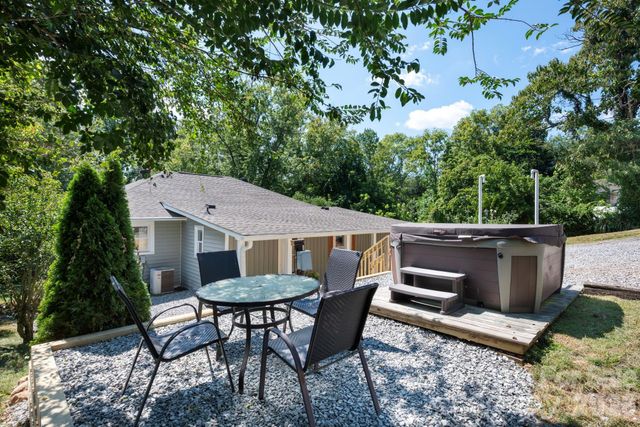 23 Maxwell Road, Asheville, NC 28805