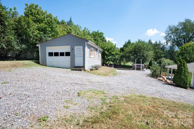 23 Maxwell Road, Asheville, NC 28805