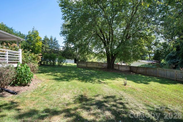 23 Maxwell Road, Asheville, NC 28805