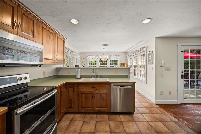 50 Heather Hills, Bridgewater, MA 02324