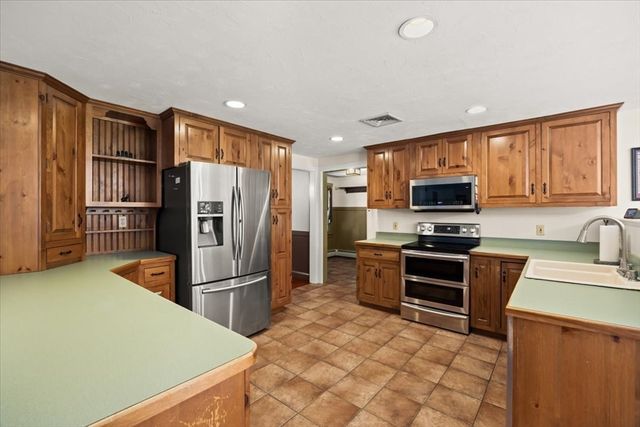 50 Heather Hills, Bridgewater, MA 02324