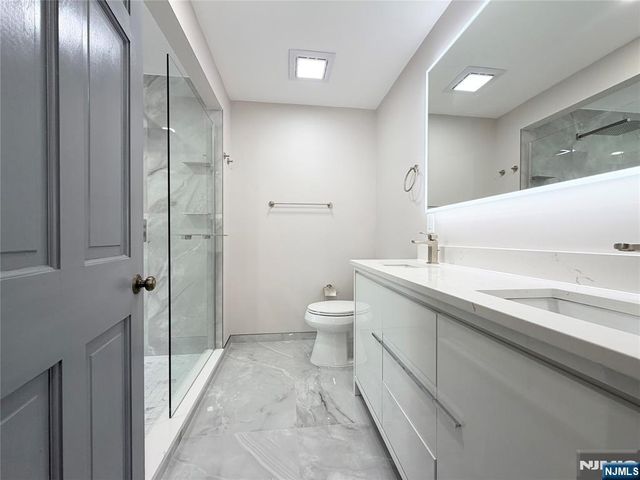 850 Ridgewood Avenue, Oradell, NJ 07649