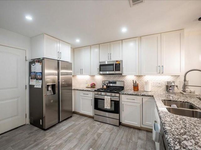 4 River Birch Lane, The Woodlands, TX 77380