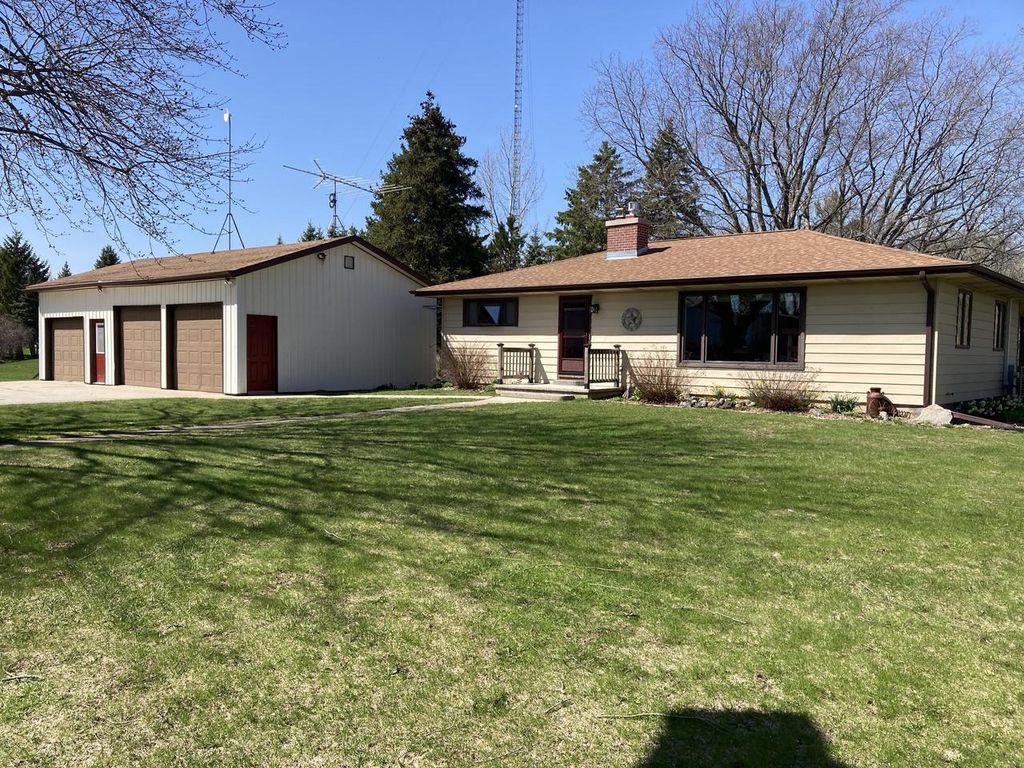W4918 County ROAD N, Waldo, WI 53093