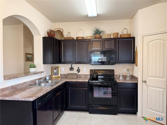 1024 Clarkston Drive, Seguin, TX 78155