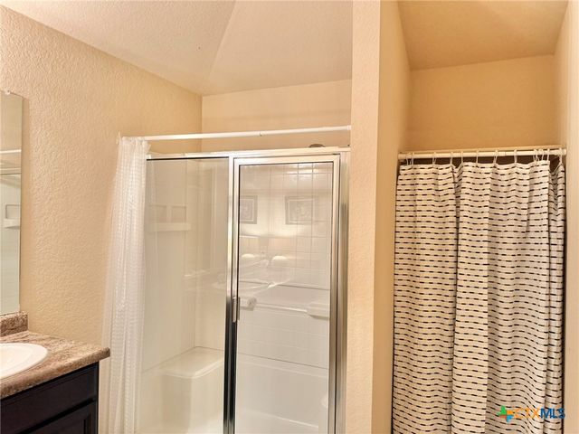 1024 Clarkston Drive, Seguin, TX 78155