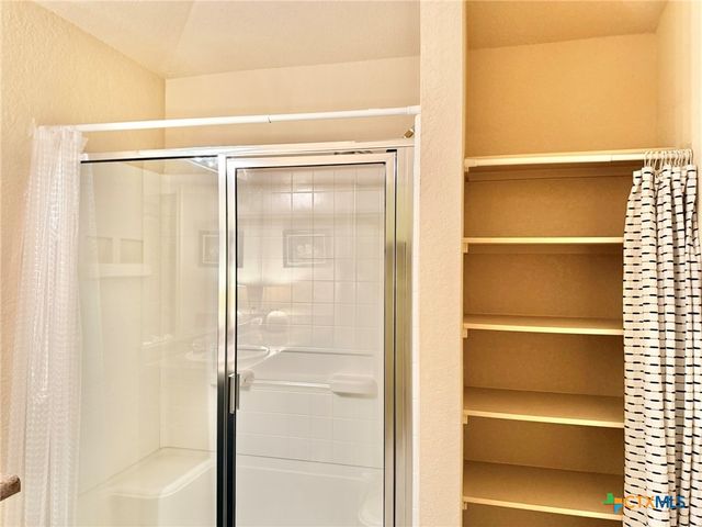 1024 Clarkston Drive, Seguin, TX 78155