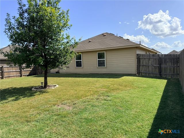 1024 Clarkston Drive, Seguin, TX 78155