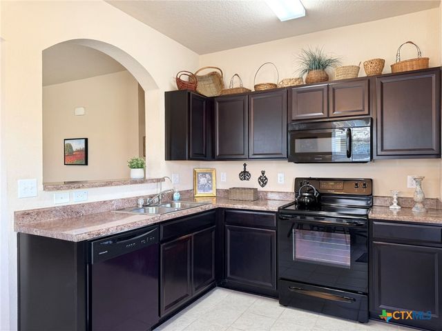 1024 Clarkston Drive, Seguin, TX 78155