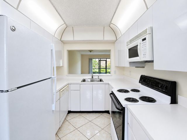 7915 WILLOW SPRING 1218, Lake Worth, FL 33467