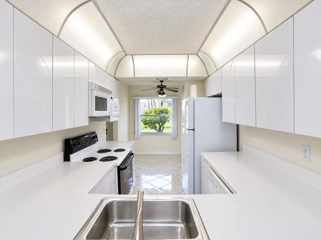 7915 WILLOW SPRING 1218, Lake Worth, FL 33467