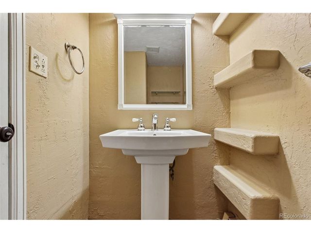 2190 S Holly St 225, Denver, CO 80222