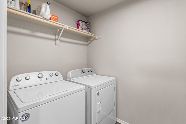 12 S 12th Street Loop, Selah, WA 98942